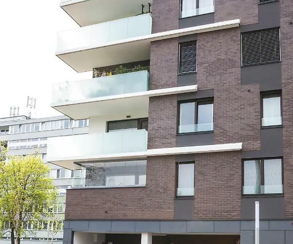 Invalidovna With Free Parking Prag